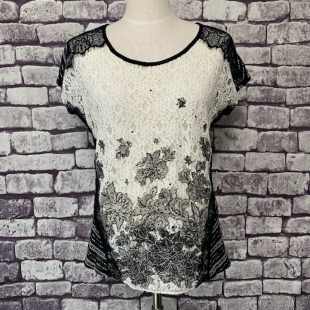 Daytrip Black & White Top Size Small